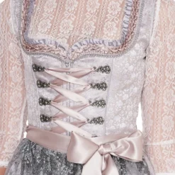 Overig Dirndl Nessa Lichtgrijs (60cm) -Kostuum Wereld Winkel dirndl nessa lichtgrijs 60cm detail borst