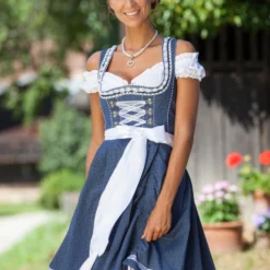 Overig Dirndl Tamilla Blauw Luxe (55cm) -Kostuum Wereld Winkel dirndl tamilla blauw luxe 55cm sfeerbeeld
